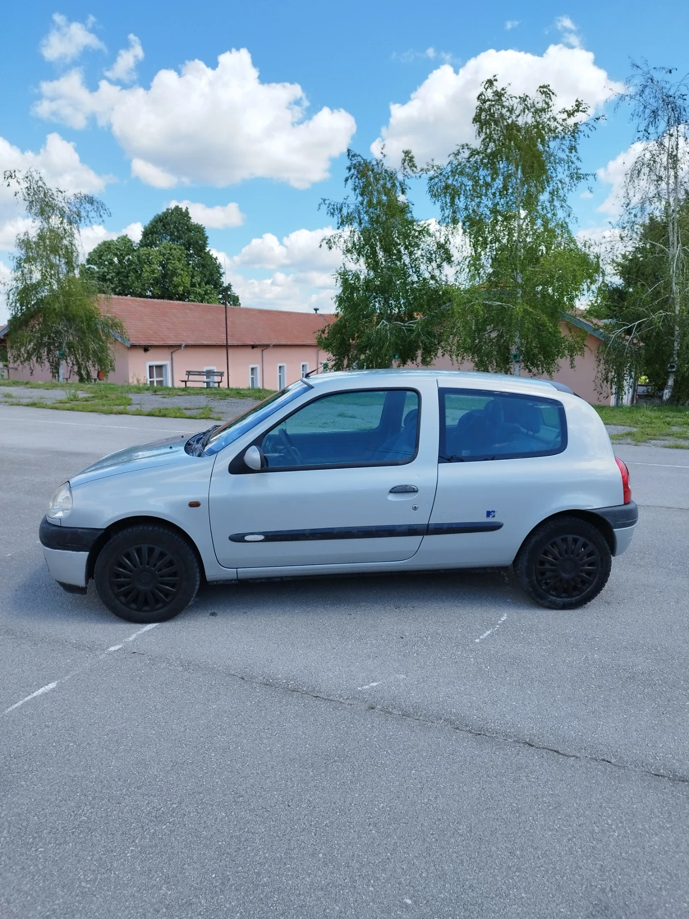 Renault Clio 1.4 - изображение 8