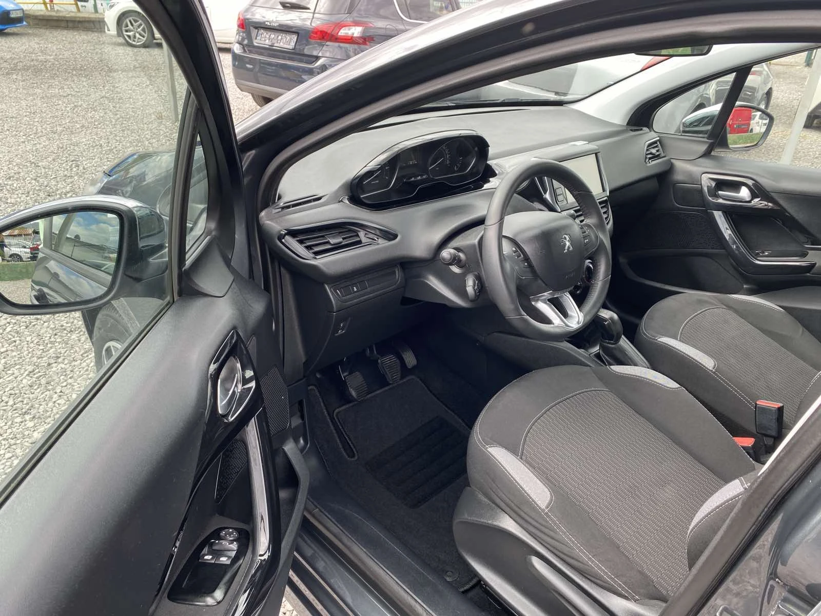 Peugeot 208 1.2PureTech/FACELIFT - изображение 8
