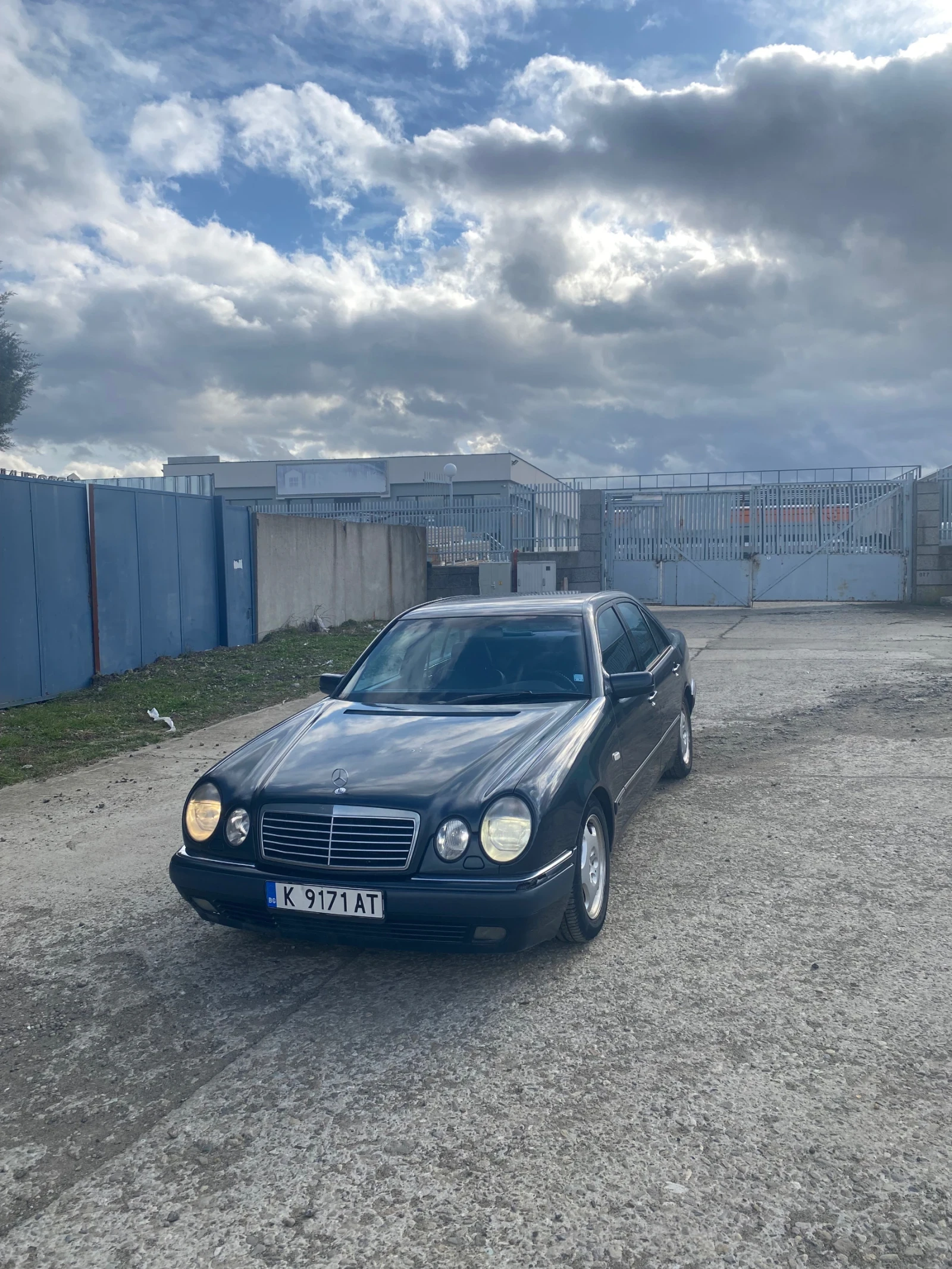 Mercedes-Benz E 300 Turbo 177hp - изображение 3