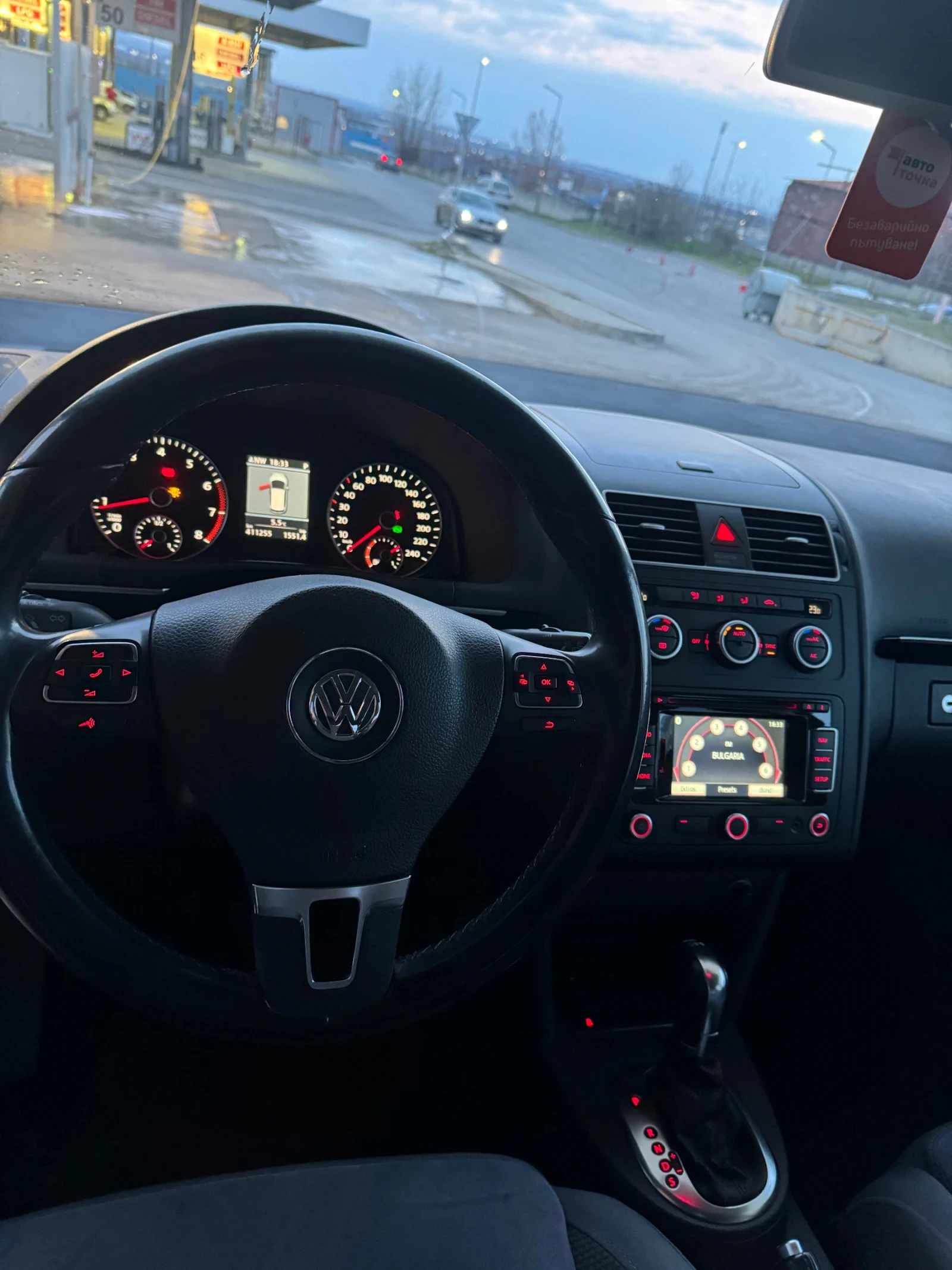 VW Touran, снимка 5 - Автомобили и джипове - 53917077