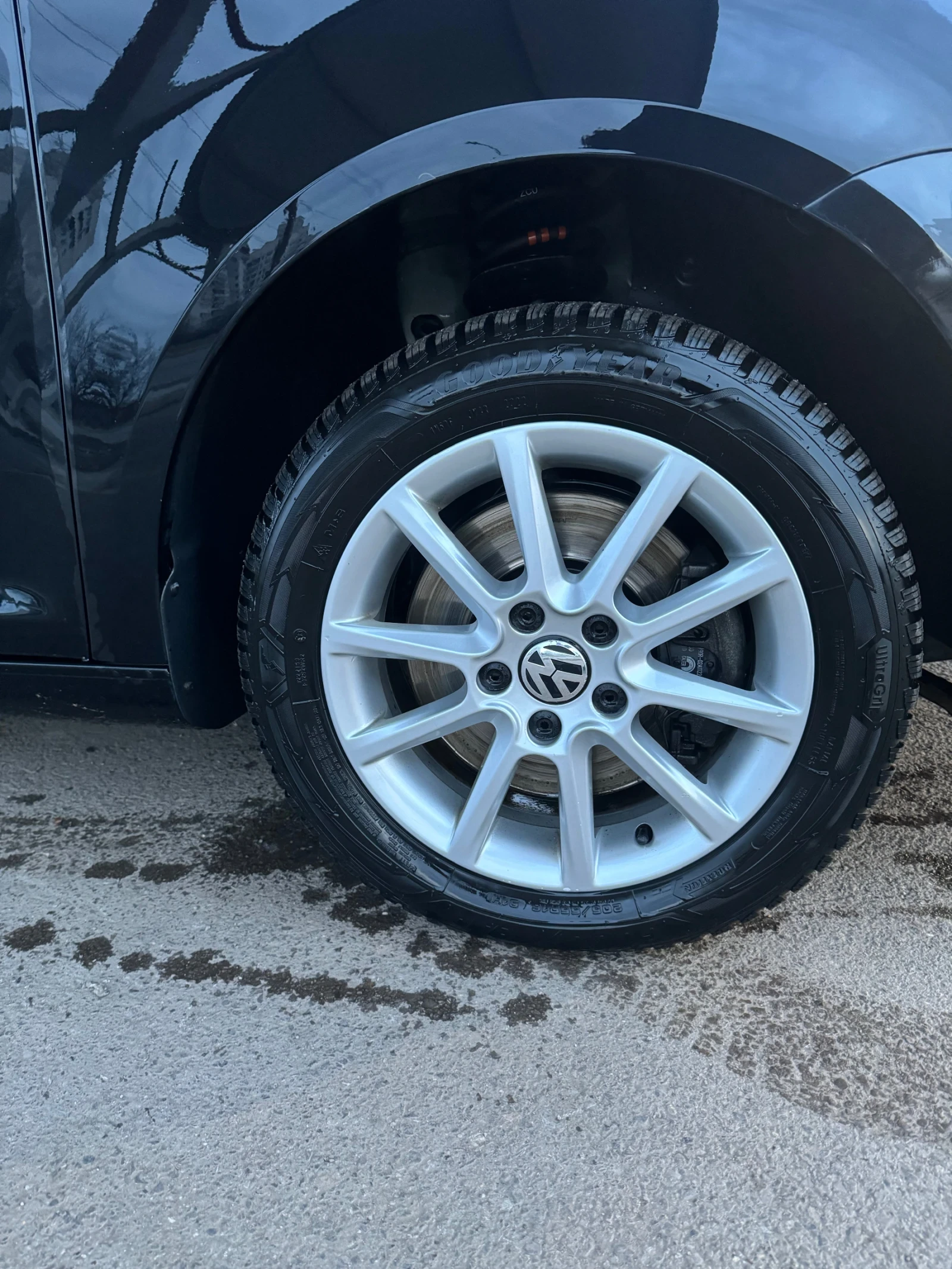 VW Touran, снимка 4 - Автомобили и джипове - 53917077