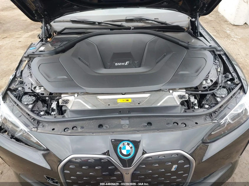 BMW i4 xDrive40 Gran Coupe, снимка 11 - Автомобили и джипове - 54217206