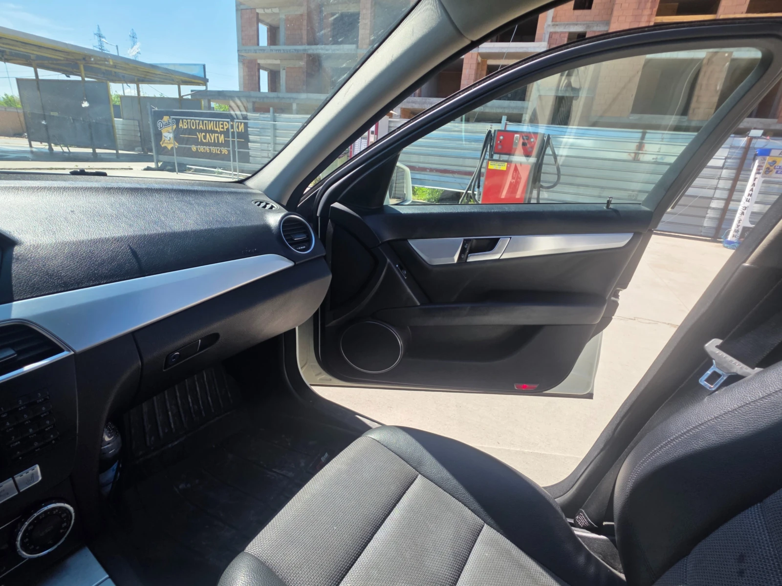 Mercedes-Benz C 200, снимка 15 - Автомобили и джипове - 54413399