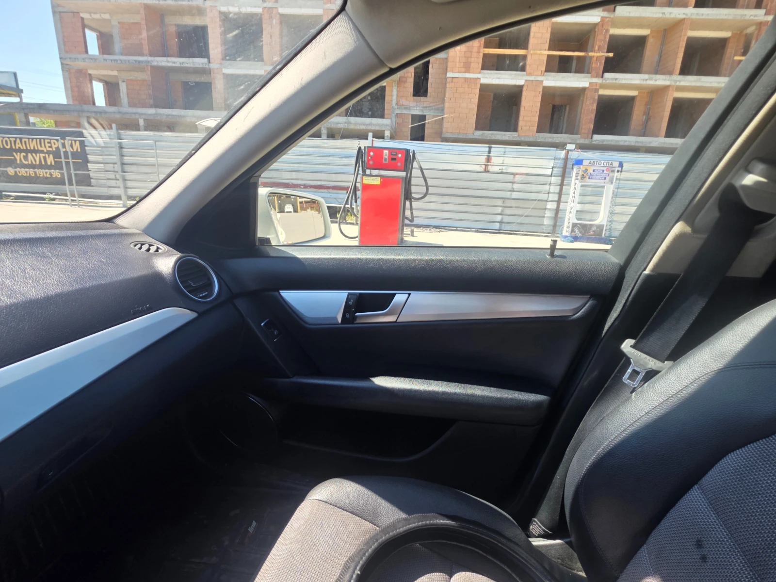 Mercedes-Benz C 200, снимка 12 - Автомобили и джипове - 54413399