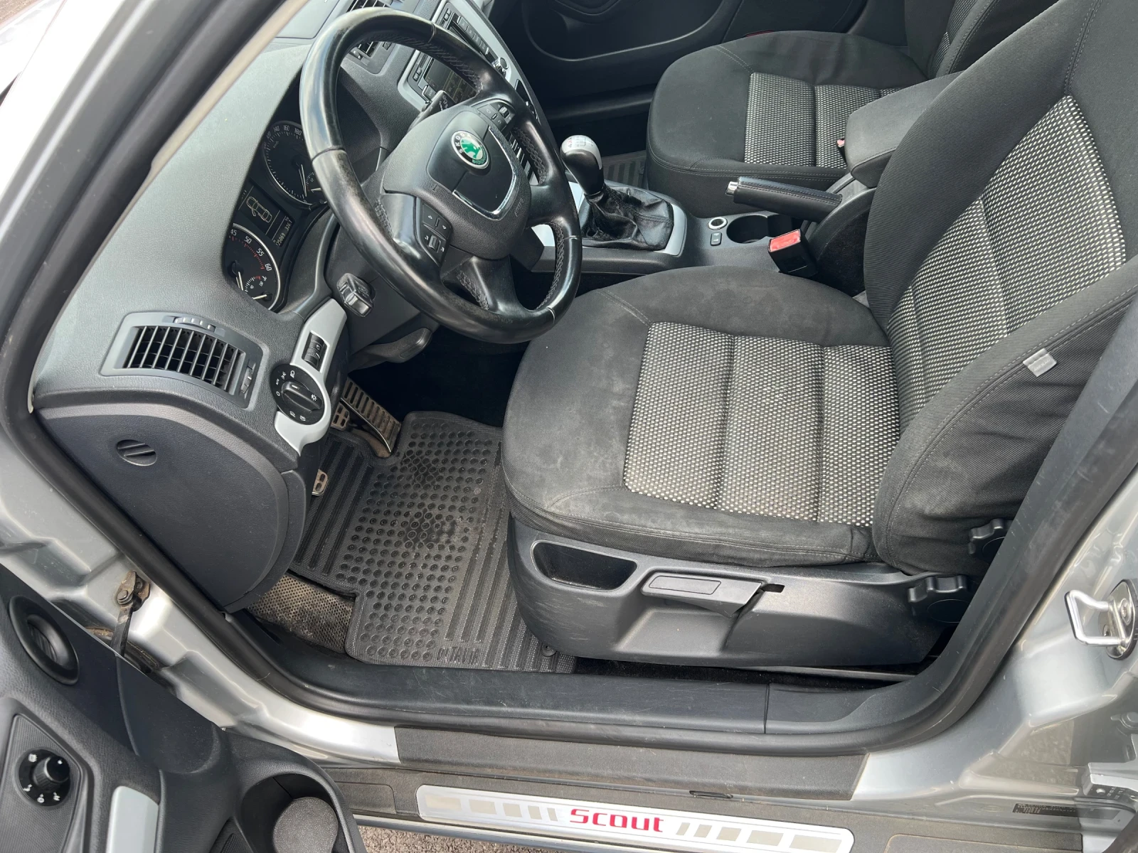 Skoda Octavia Scout, снимка 9 - Автомобили и джипове - 54795110