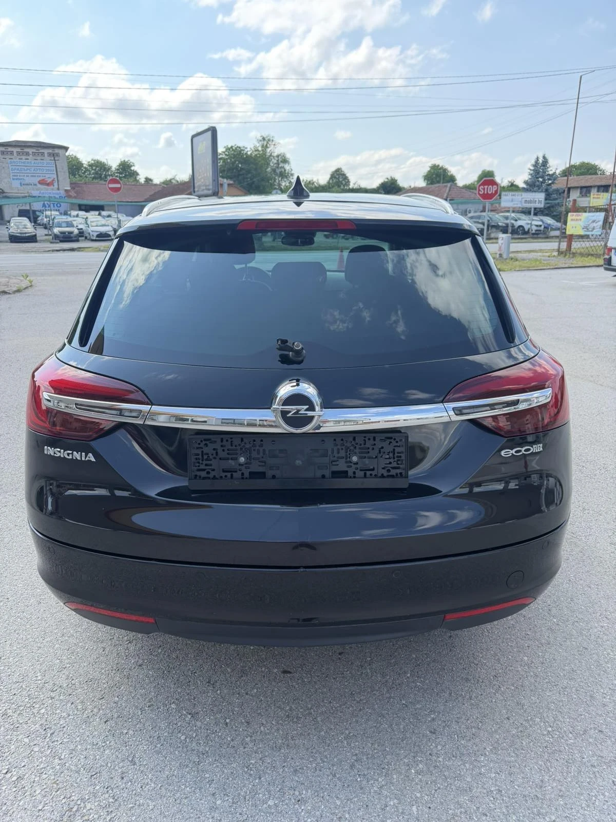 Opel Insignia 1.6 Sports Tourer , снимка 2 - Автомобили и джипове - 54797261