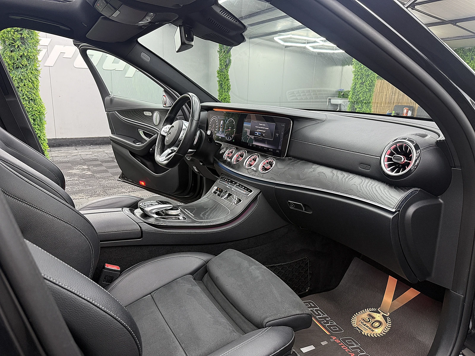 Mercedes-Benz E 400 4-MATIC/PANORAMA/AMG-line/СОБСТВЕН ЛИЗИНГ, снимка 12 - Автомобили и джипове - 54837312
