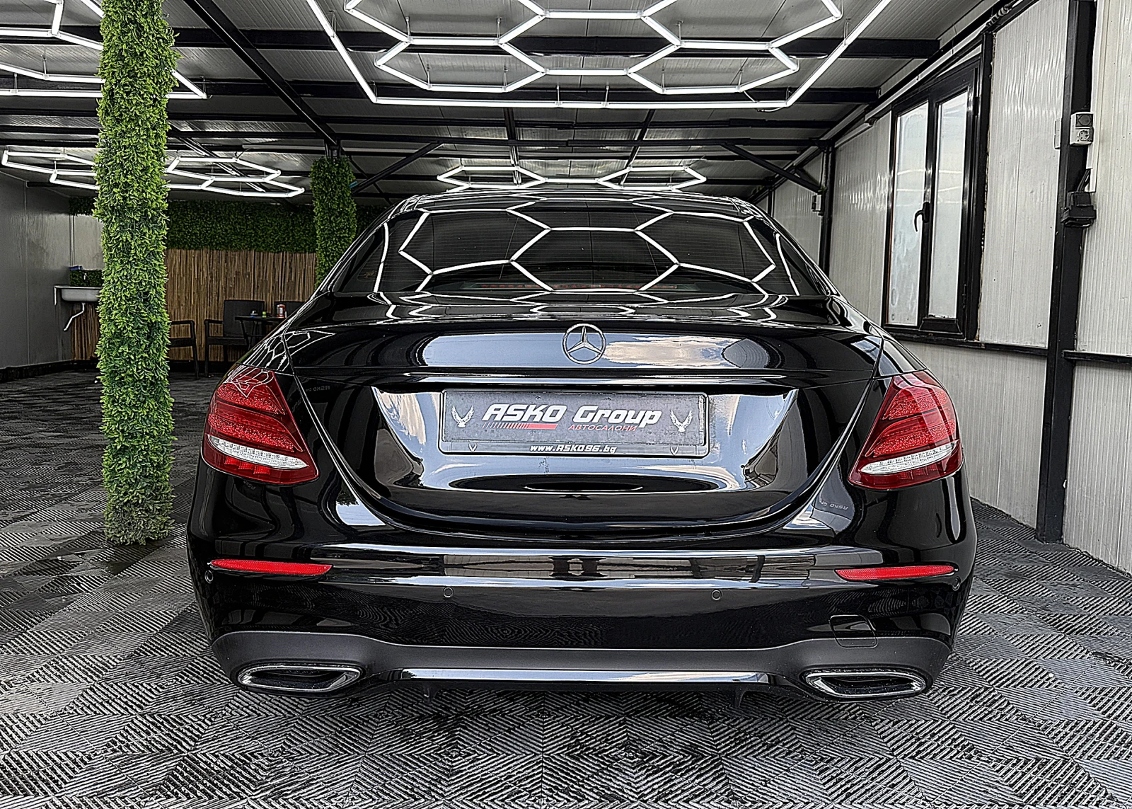 Mercedes-Benz E 400 4-MATIC/PANORAMA/AMG-line/СОБСТВЕН ЛИЗИНГ, снимка 5 - Автомобили и джипове - 54837312