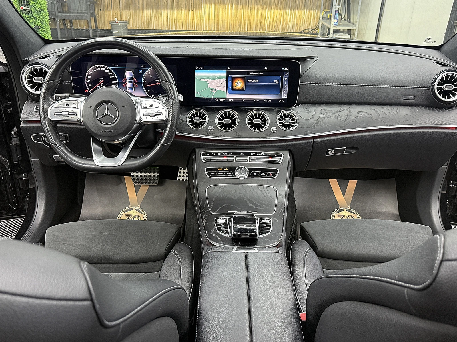 Mercedes-Benz E 400 4-MATIC/PANORAMA/AMG-line/СОБСТВЕН ЛИЗИНГ, снимка 16 - Автомобили и джипове - 54837312