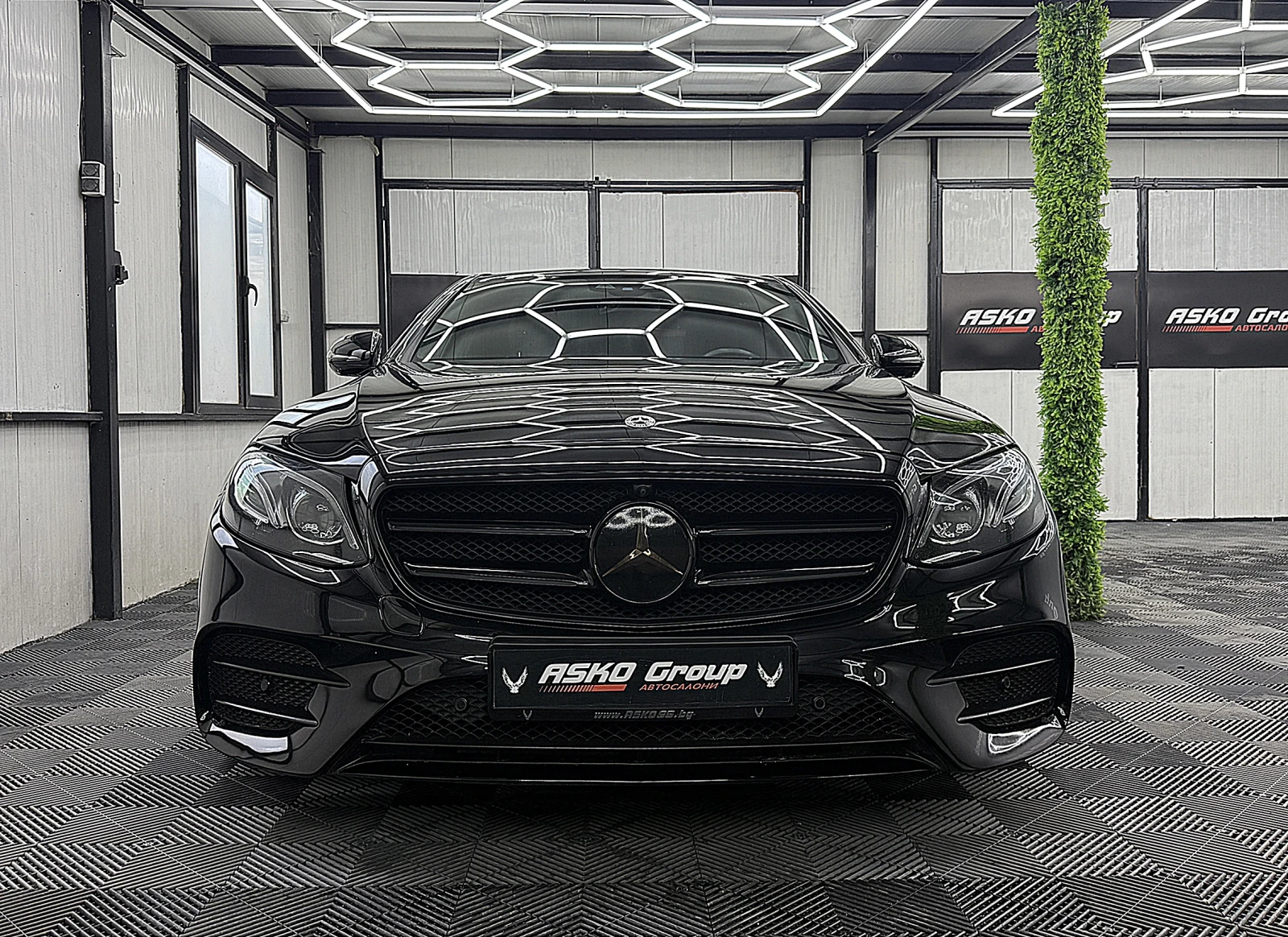Mercedes-Benz E 400 4-MATIC/PANORAMA/AMG-line/СОБСТВЕН ЛИЗИНГ, снимка 2 - Автомобили и джипове - 54837312