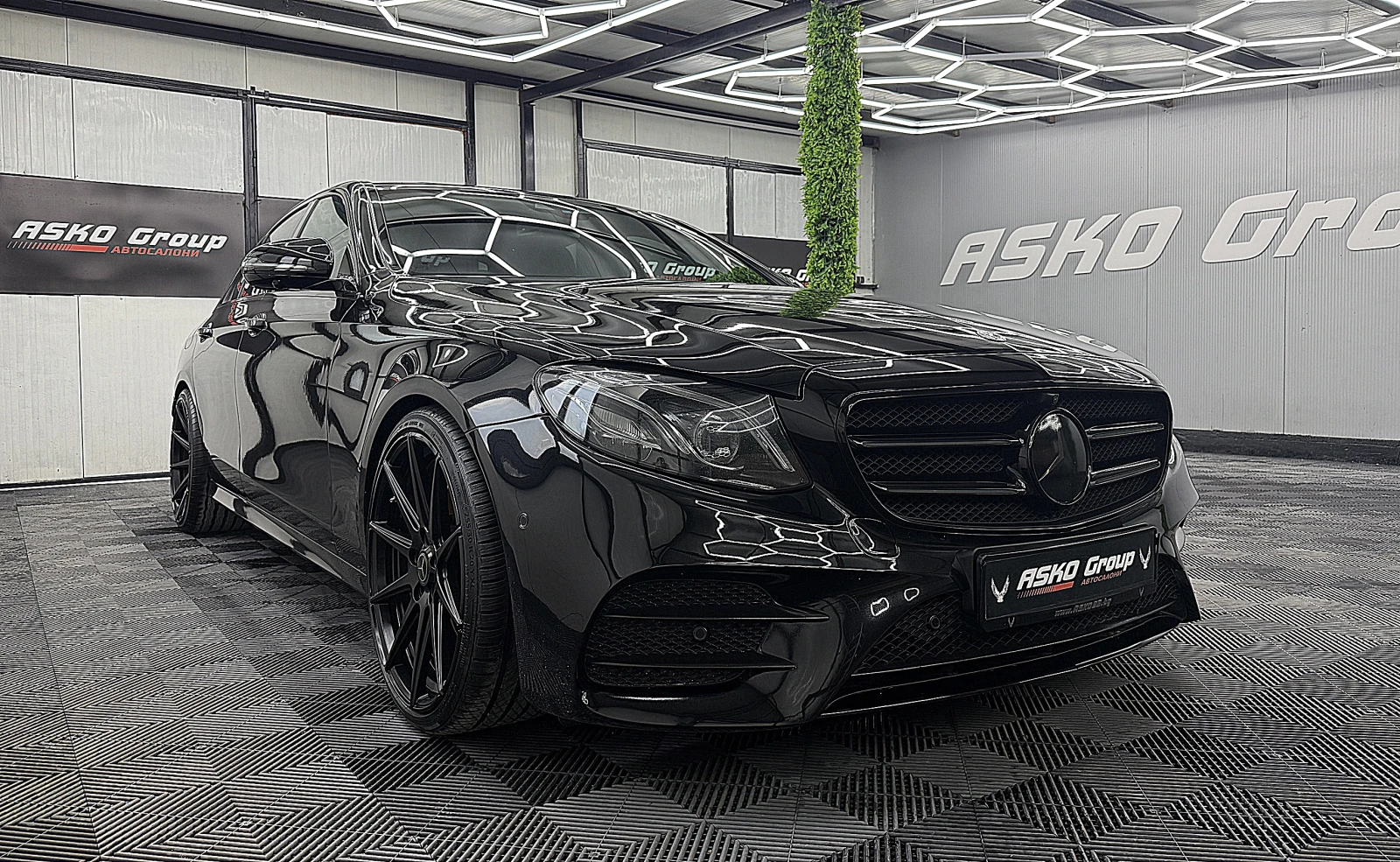 Mercedes-Benz E 400 4-MATIC/PANORAMA/AMG-line/СОБСТВЕН ЛИЗИНГ, снимка 3 - Автомобили и джипове - 54837312