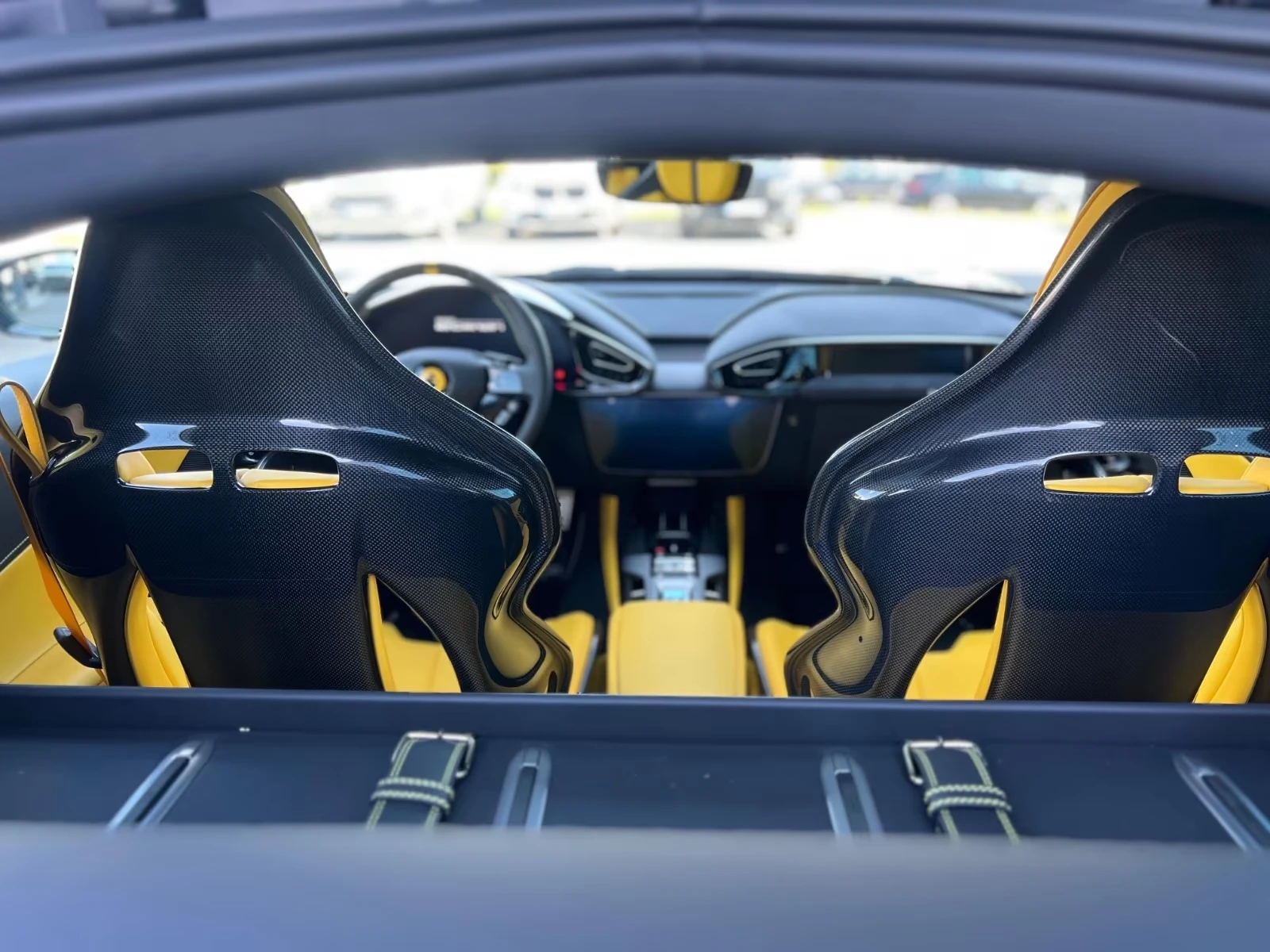 Ferrari 12 Cilindri CARBON / CERAMIC / LIFT /  PANO / 360 / MATRIX /, снимка 13 - Автомобили и джипове - 55023029