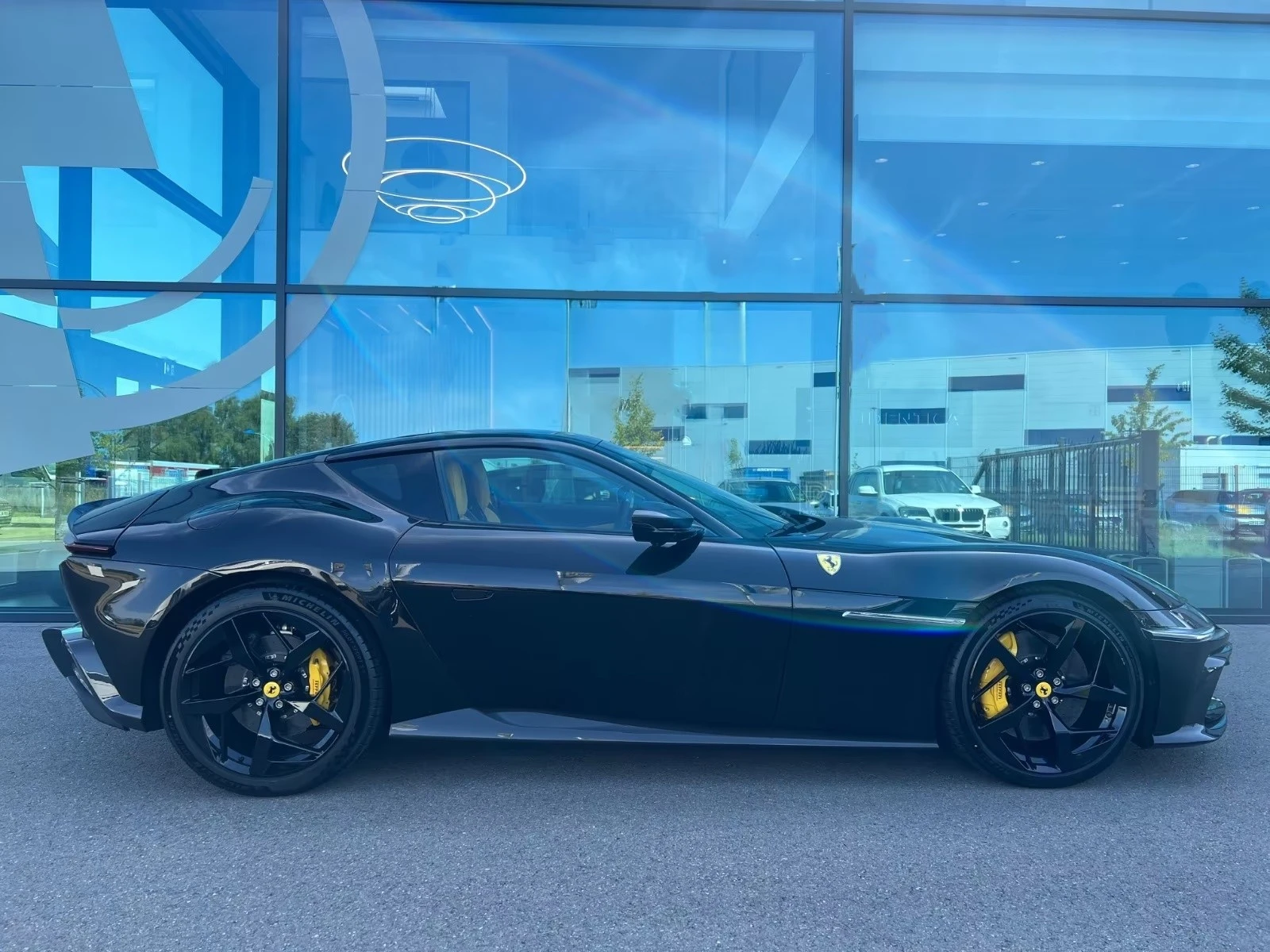 Ferrari 12 Cilindri CARBON / CERAMIC / LIFT /  PANO / 360 / MATRIX /, снимка 4 - Автомобили и джипове - 55023029