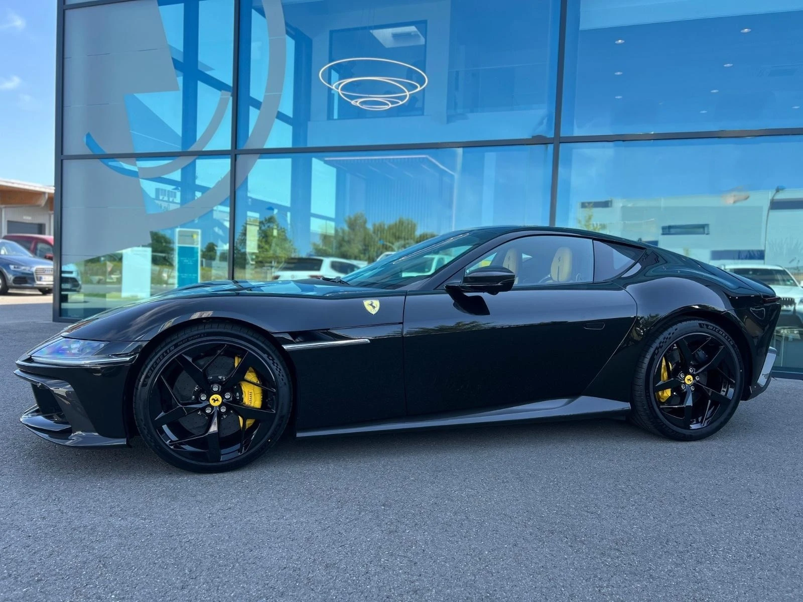 Ferrari 12 Cilindri CARBON / CERAMIC / LIFT /  PANO / 360 / MATRIX /, снимка 3 - Автомобили и джипове - 55023029