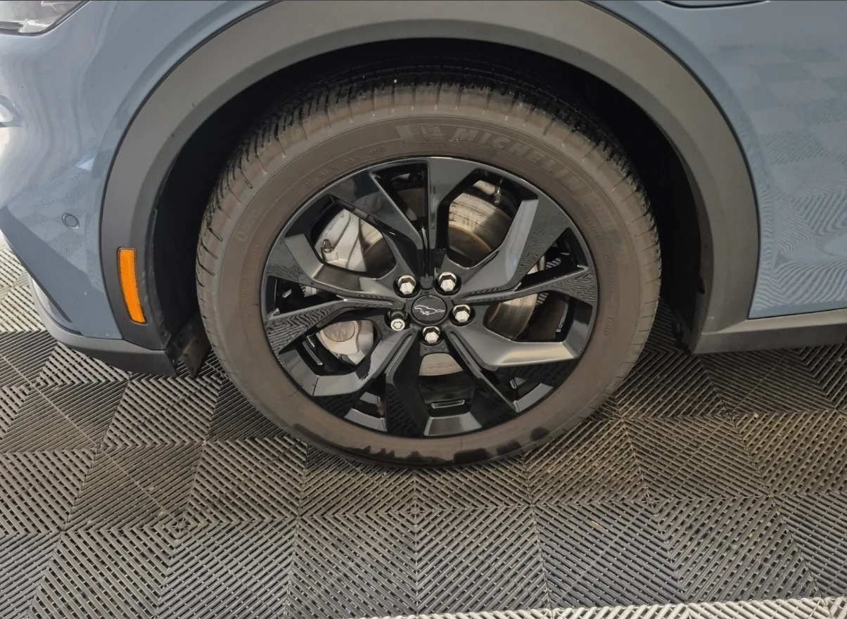 Ford Mustang Mach-E 16k km* AWD* Камера* Кожа* НОВА, снимка 5 - Автомобили и джипове - 55224366