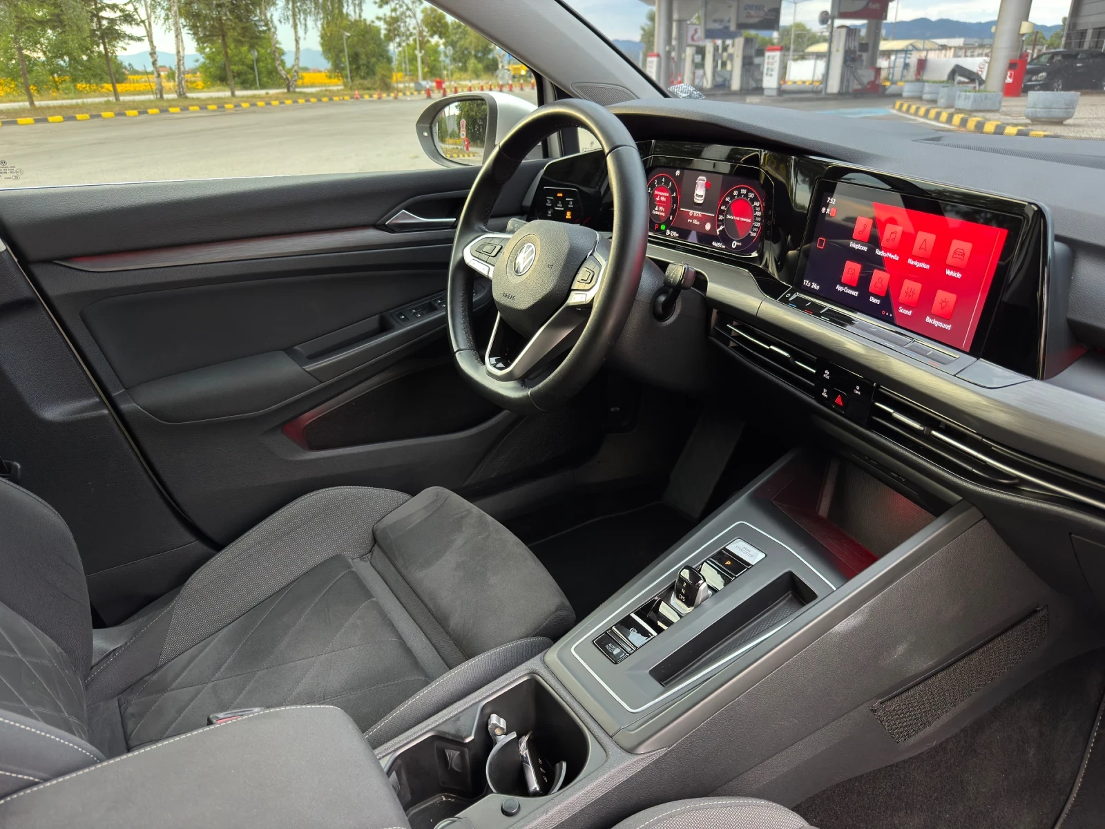VW Golf VIII 1.5 eTSI Mild Hybrid DSG, снимка 13 - Автомобили и джипове - 55318798