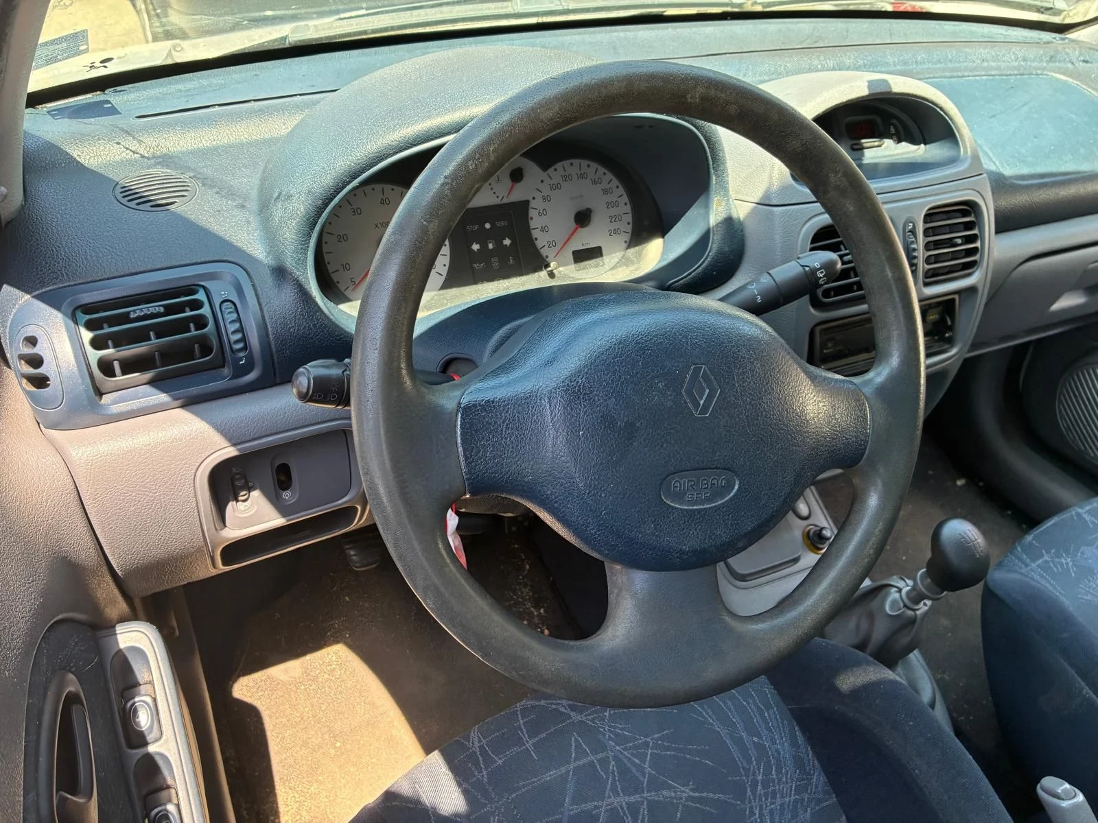 Renault Clio, снимка 9 - Автомобили и джипове - 55615952