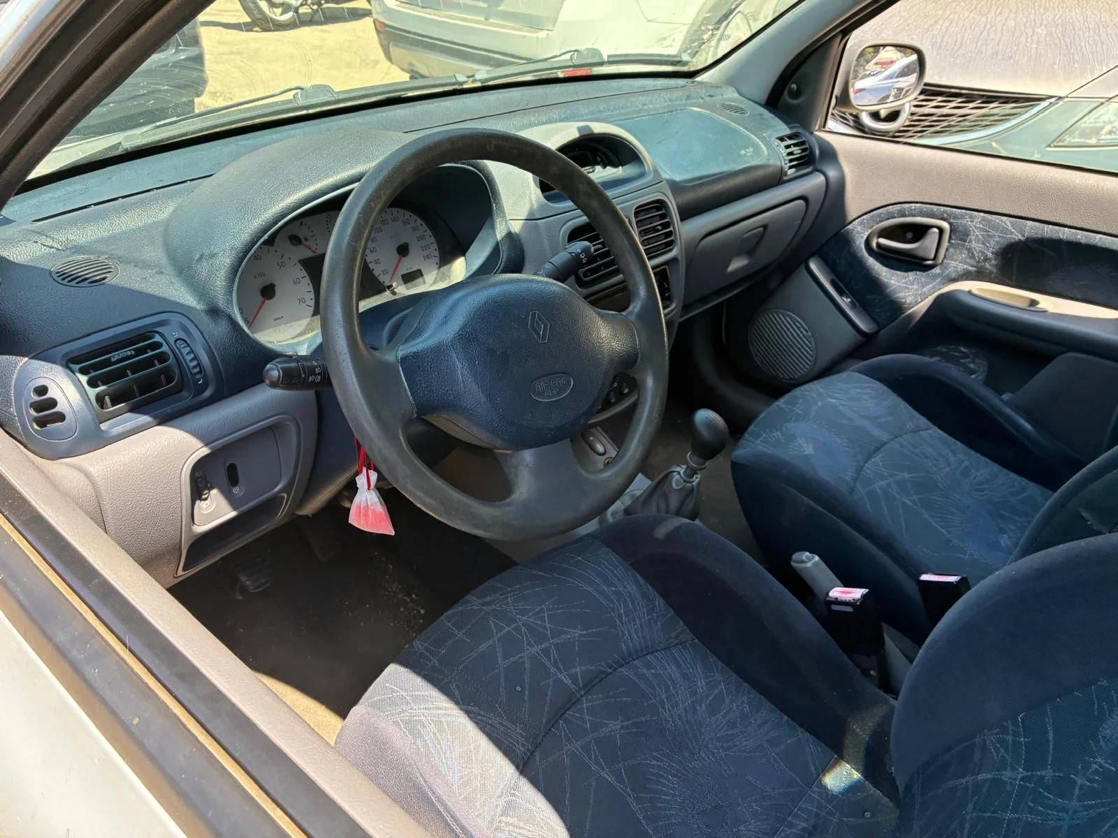 Renault Clio, снимка 6 - Автомобили и джипове - 55615952