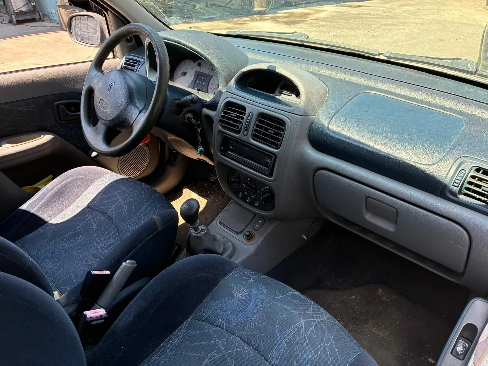 Renault Clio, снимка 13 - Автомобили и джипове - 55615952
