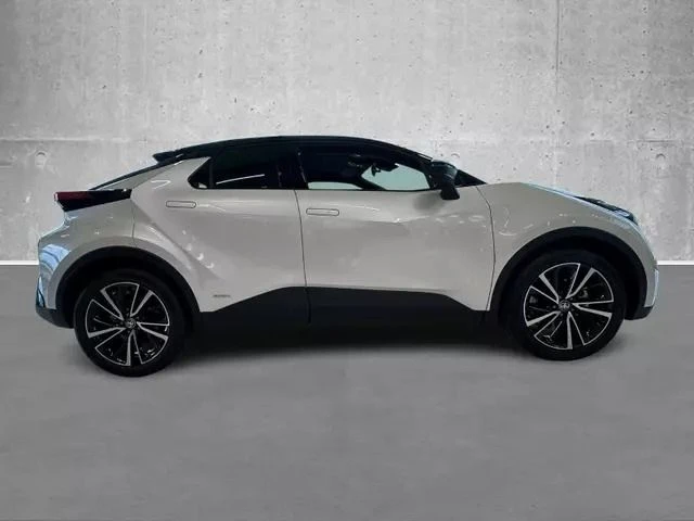 Toyota C-HR 2.0 Hybrid Black and White  - изображение 8