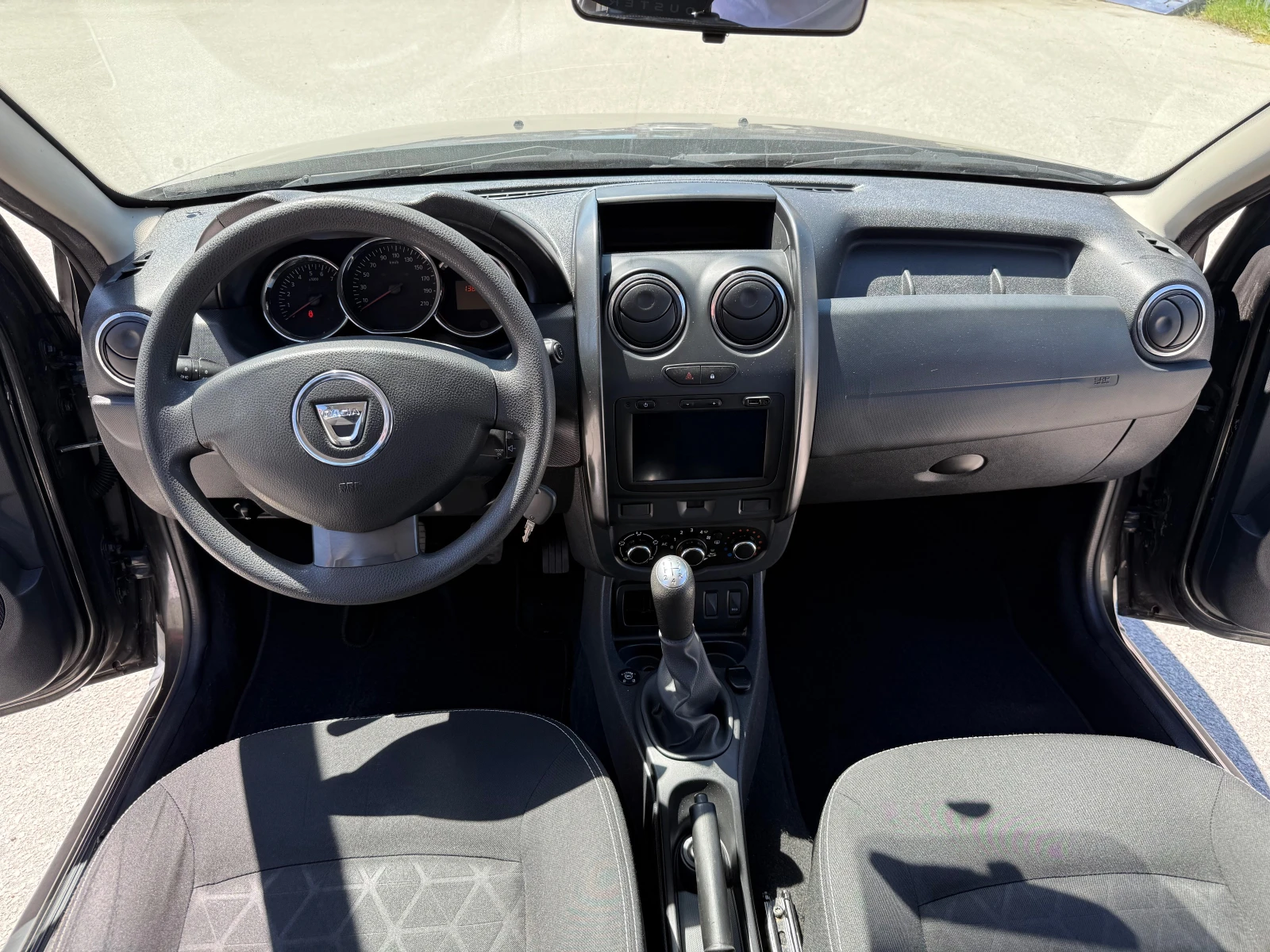 Dacia Duster 1.6i-АГУ-НАВИ  - изображение 9
