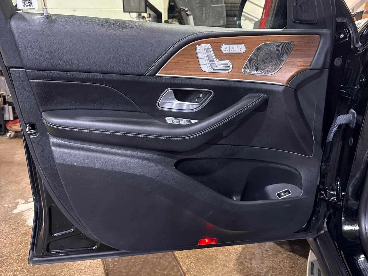 Mercedes-Benz GLS 450 * CARFAX * 7 МЕСТА * BURMESTER * ОБДУХВАНЕ, снимка 17 - Автомобили и джипове - 53714574