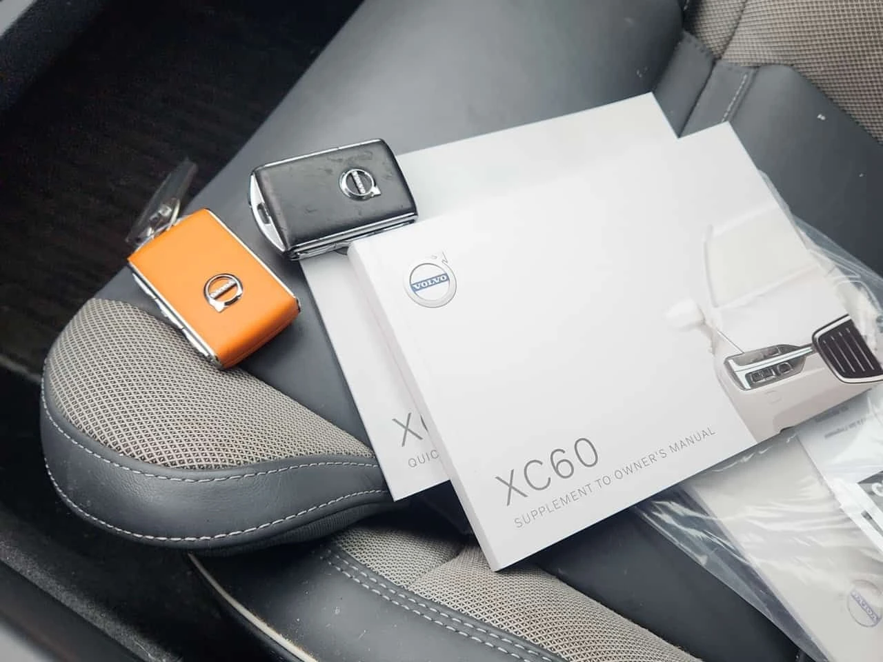 Volvo XC60 * R DESIGN * Bowers & Wilkins * Без инциденти * , снимка 13 - Автомобили и джипове - 53885699