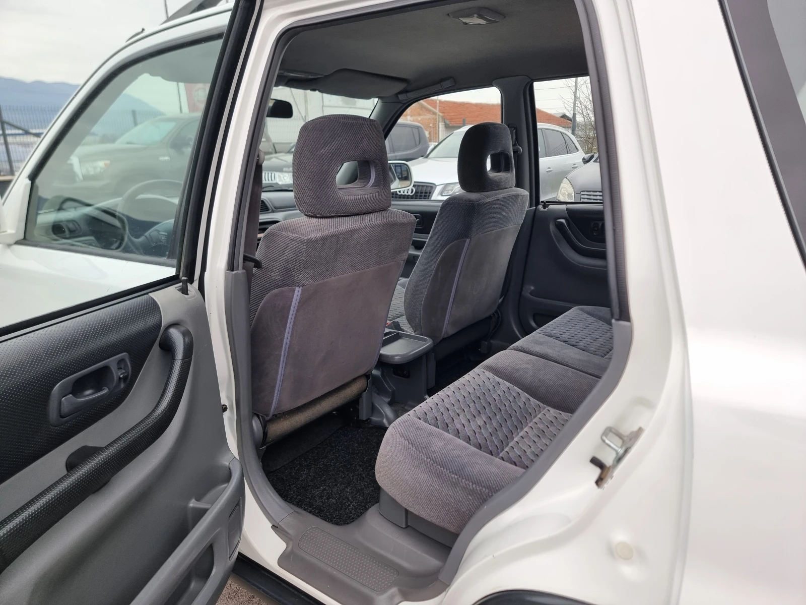 Honda Cr-v 2.0I GAS, снимка 11 - Автомобили и джипове - 54163863