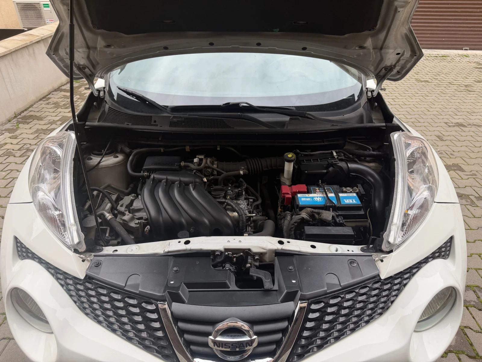 Nissan Juke 1.6i, снимка 9 - Автомобили и джипове - 54292675