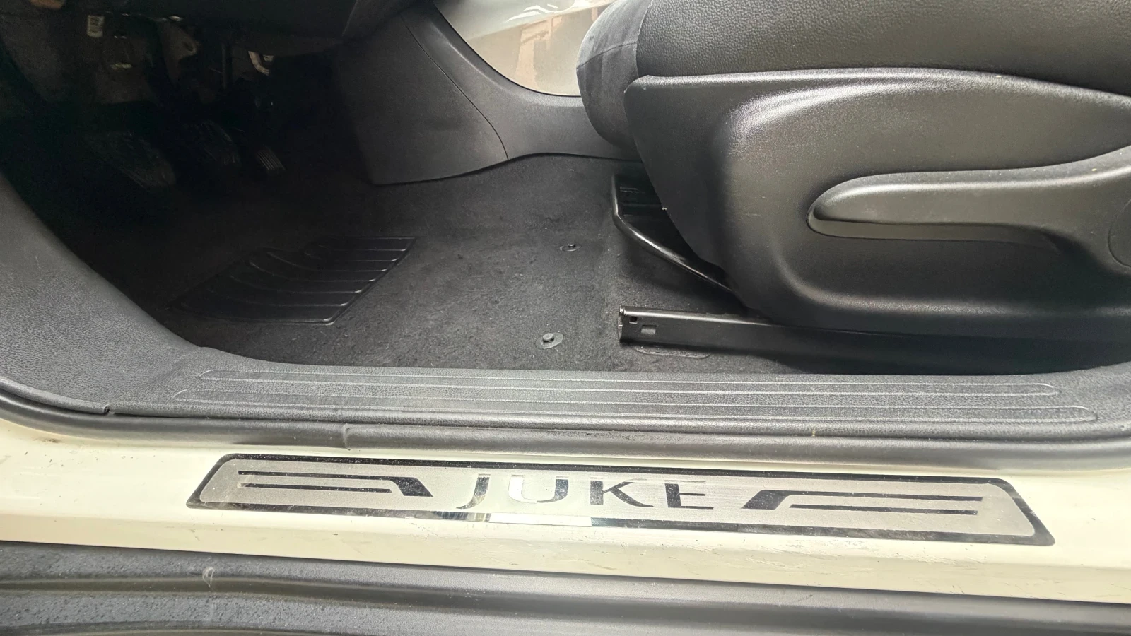 Nissan Juke 1.6i, снимка 15 - Автомобили и джипове - 54292675