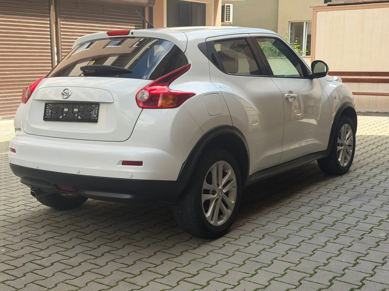 Nissan Juke 1.6i, снимка 6 - Автомобили и джипове - 54292675