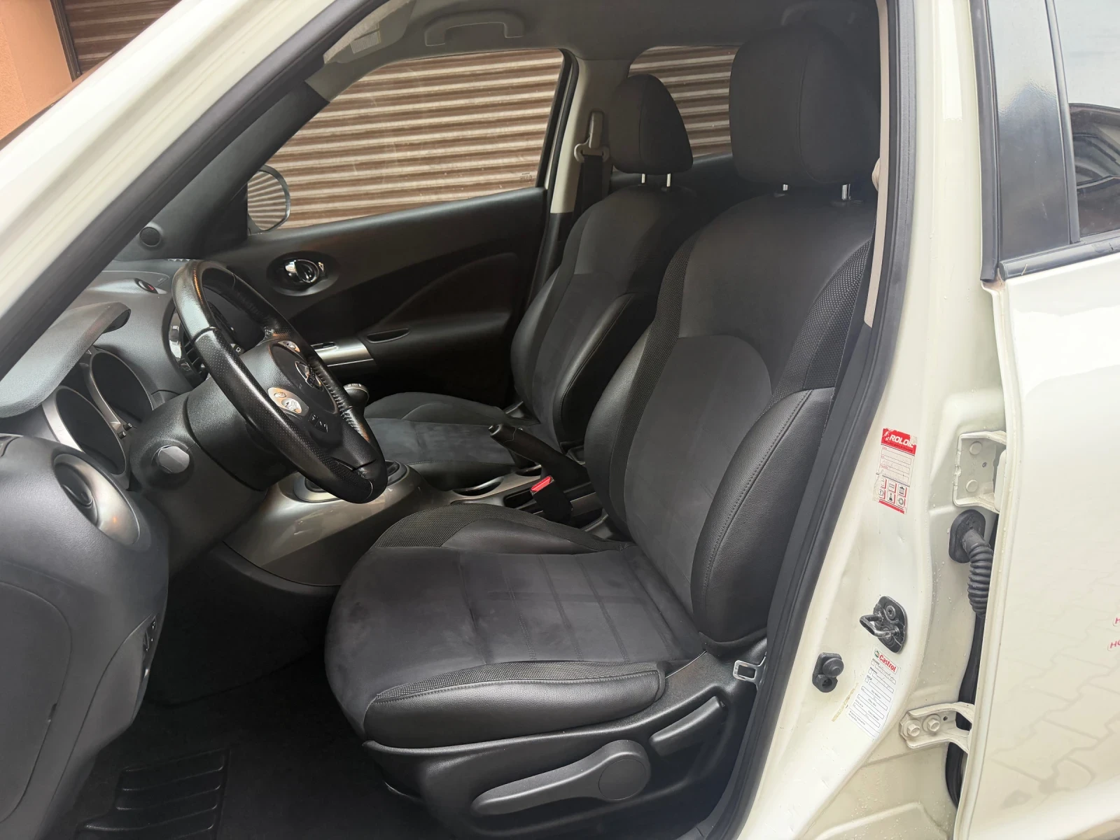 Nissan Juke 1.6i, снимка 10 - Автомобили и джипове - 54292675