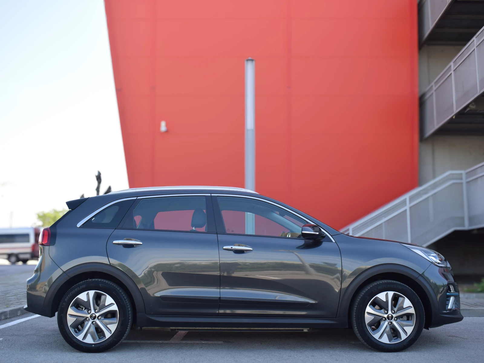 Kia Niro 65 kWh-204 hp, снимка 3 - Автомобили и джипове - 54719946