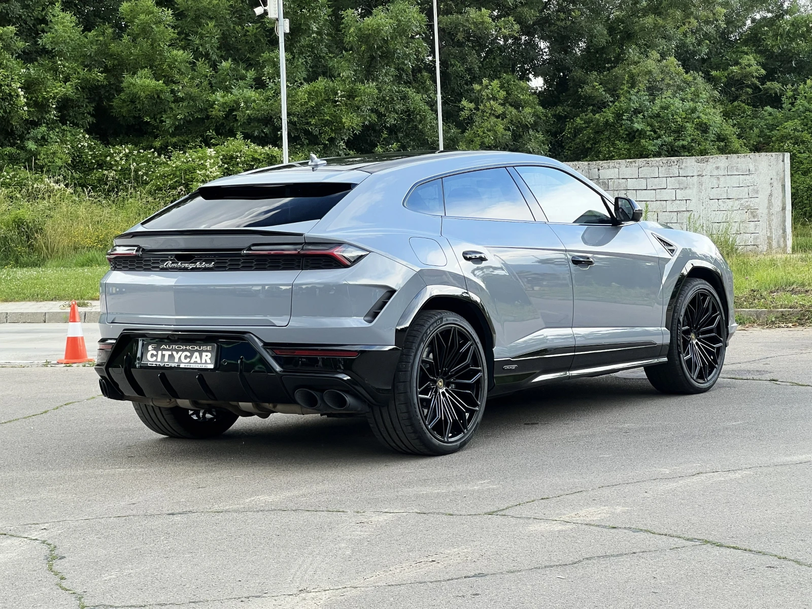 Lamborghini Urus SE / FACELIFT / PLUG-IN / CARBON / B&O / HUD / 360, снимка 6 - Автомобили и джипове - 55024938