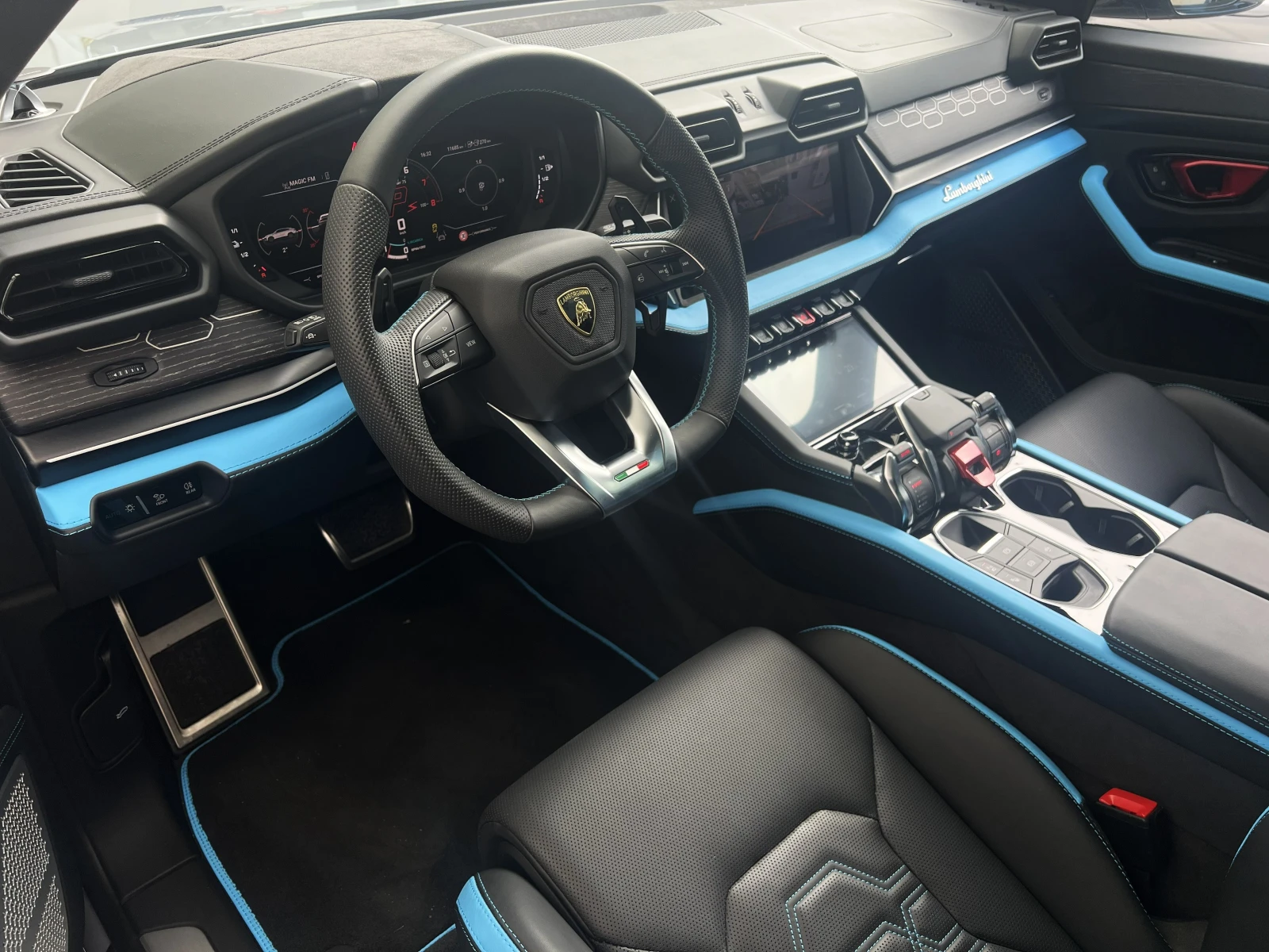 Lamborghini Urus SE / FACELIFT / PLUG-IN / CARBON / B&O / HUD / 360, снимка 11 - Автомобили и джипове - 55024938