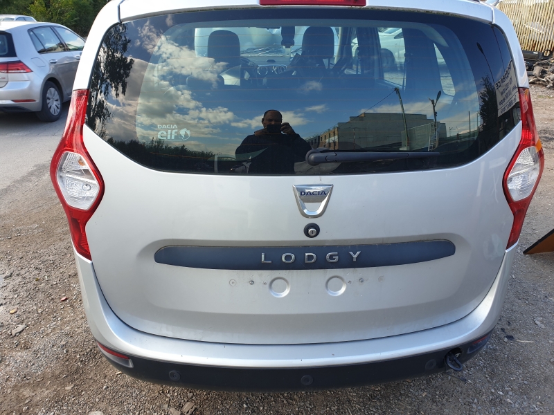 Dacia Lodgy 1.2 Турбо, снимка 2 - Автомобили и джипове - 37980010