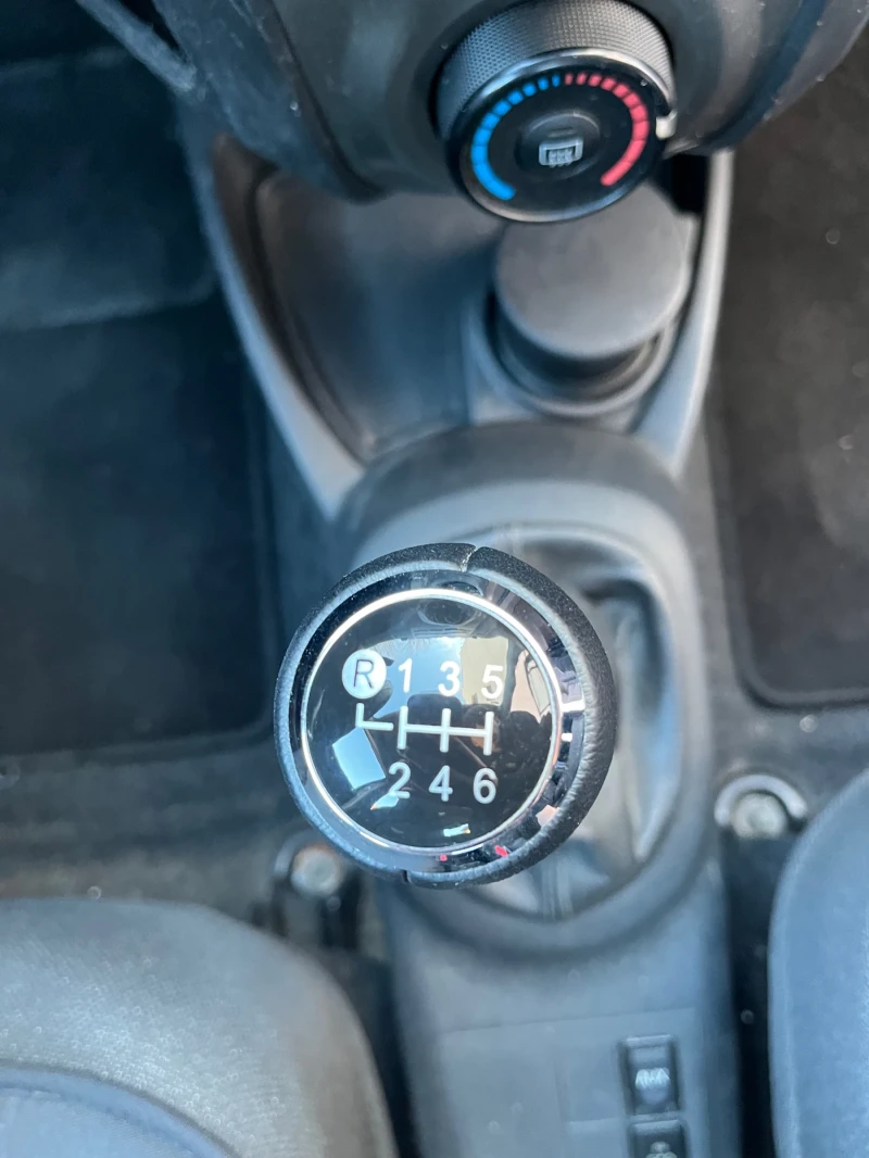 Toyota Yaris 1.33 VVT-i, снимка 8 - Автомобили и джипове - 52519548