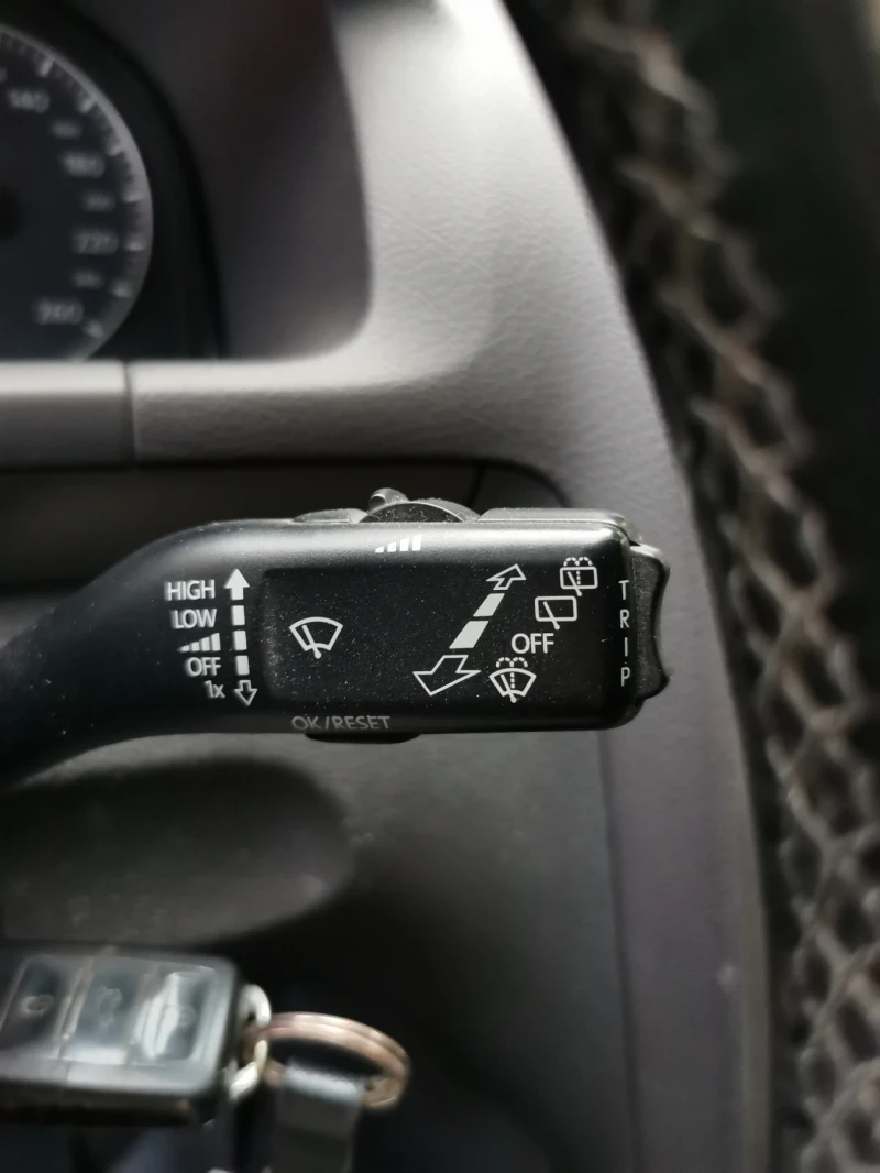 VW Touran 1.4 FSI, снимка 11 - Автомобили и джипове - 51950025