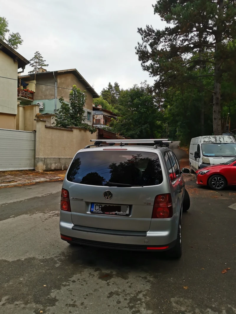 VW Touran 1.4 FSI, снимка 2 - Автомобили и джипове - 51950025
