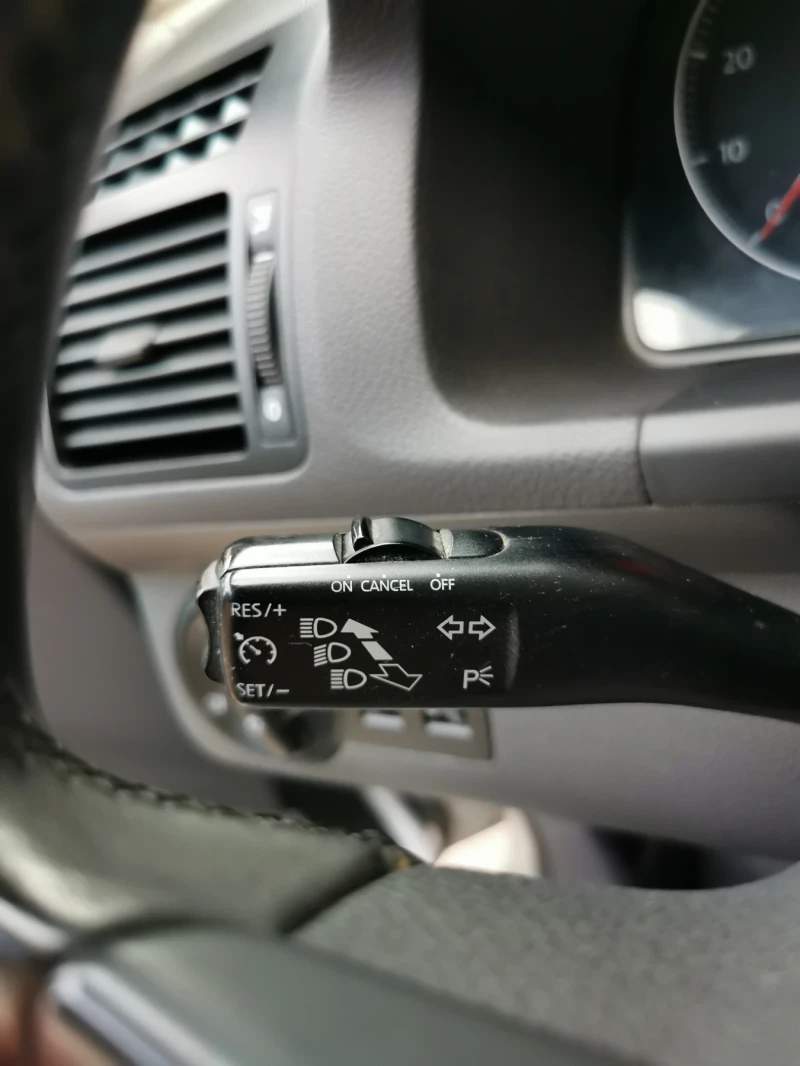 VW Touran 1.4 FSI, снимка 9 - Автомобили и джипове - 51950025