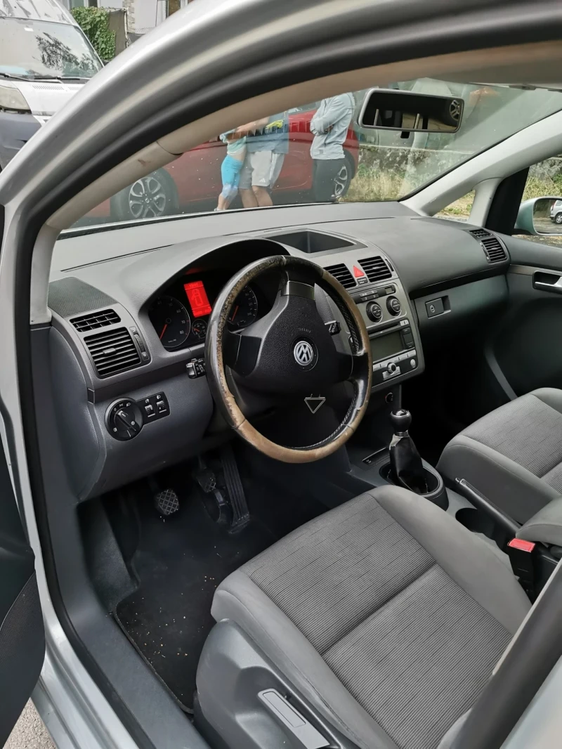 VW Touran 1.4 FSI, снимка 5 - Автомобили и джипове - 51950025