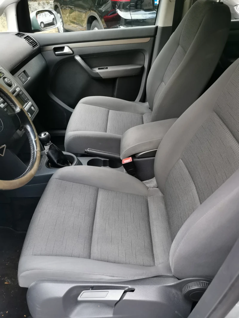 VW Touran 1.4 FSI, снимка 4 - Автомобили и джипове - 51950025