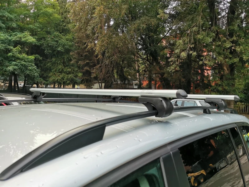 VW Touran 1.4 FSI, снимка 13 - Автомобили и джипове - 51950025