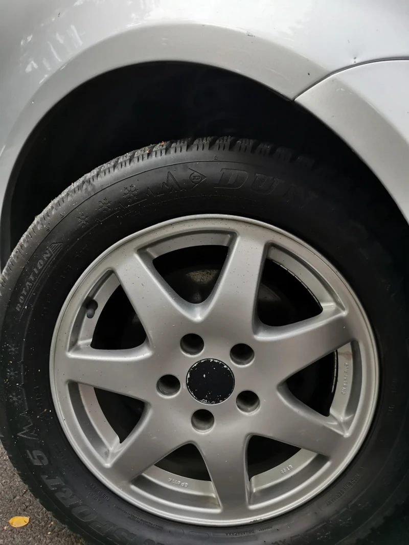 VW Touran 1.4 FSI, снимка 6 - Автомобили и джипове - 51950025