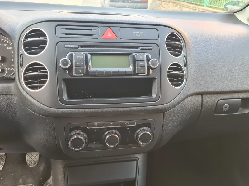 VW Golf Plus 1.6 MPI, снимка 8 - Автомобили и джипове - 52639401