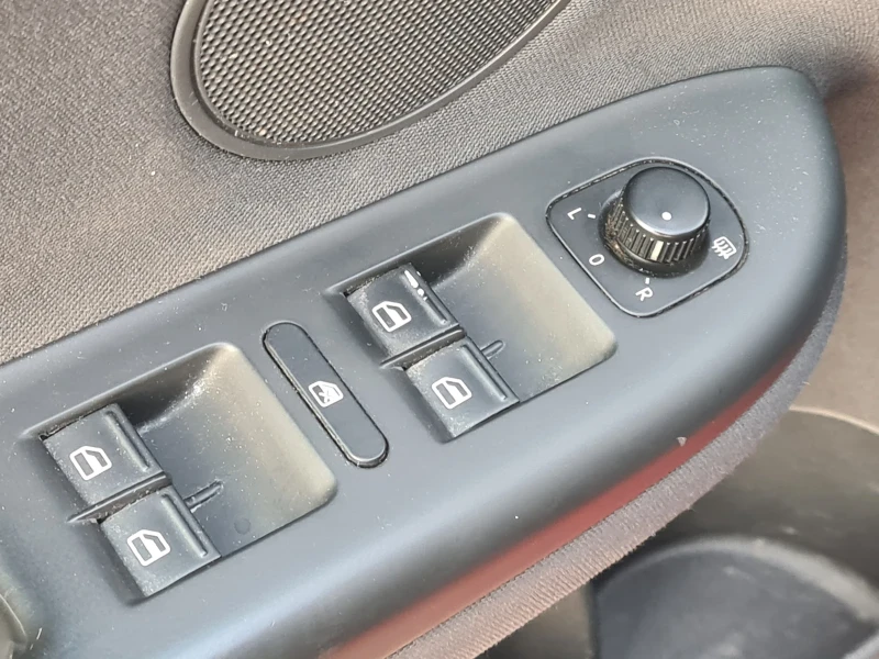 VW Golf Plus 1.6 MPI, снимка 16 - Автомобили и джипове - 52639401