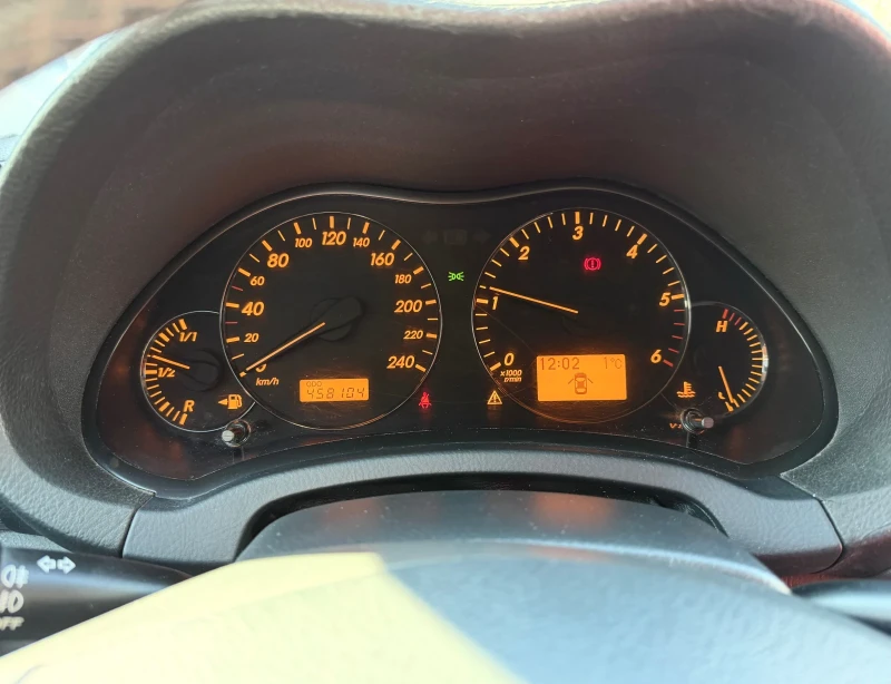 Toyota Avensis, снимка 8 - Автомобили и джипове - 53036102