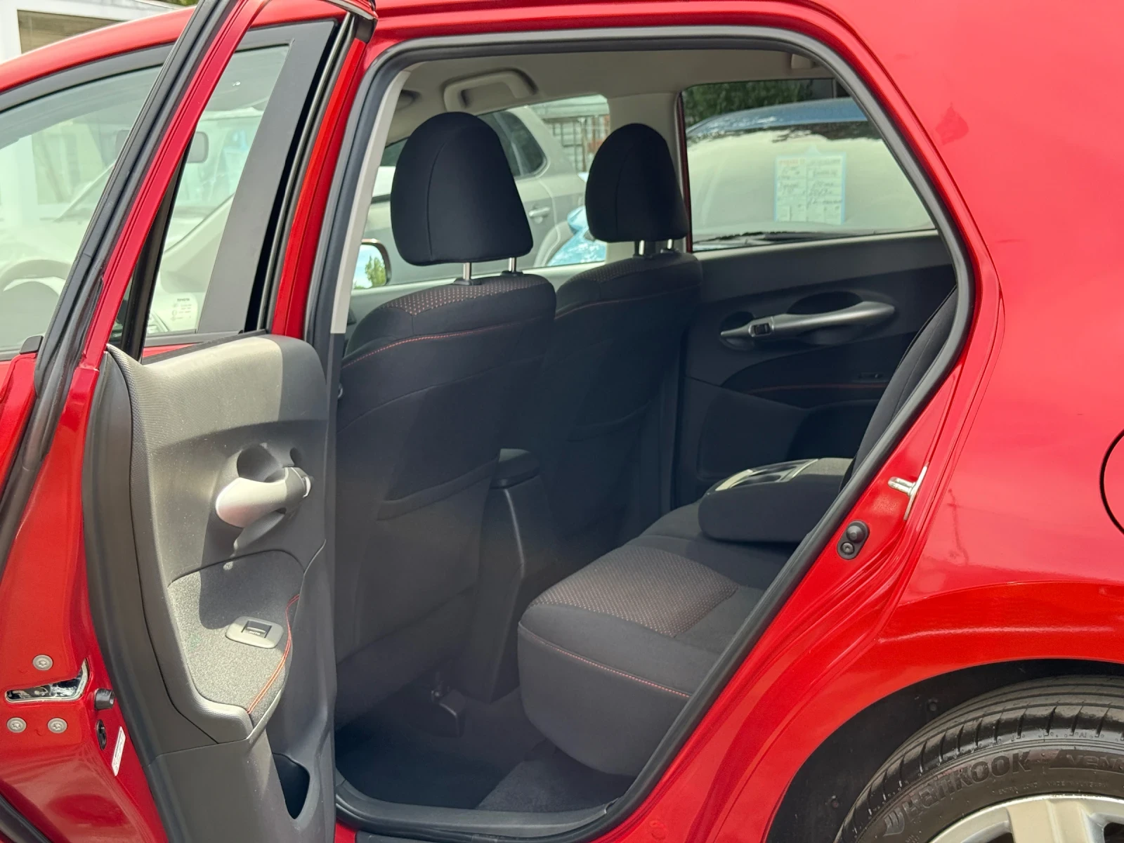 Toyota Auris 1.6i-132К.С/FACELIFT/GT SPORT/6 СКОРОСТИ/ + ПОДАРЪ - изображение 10
