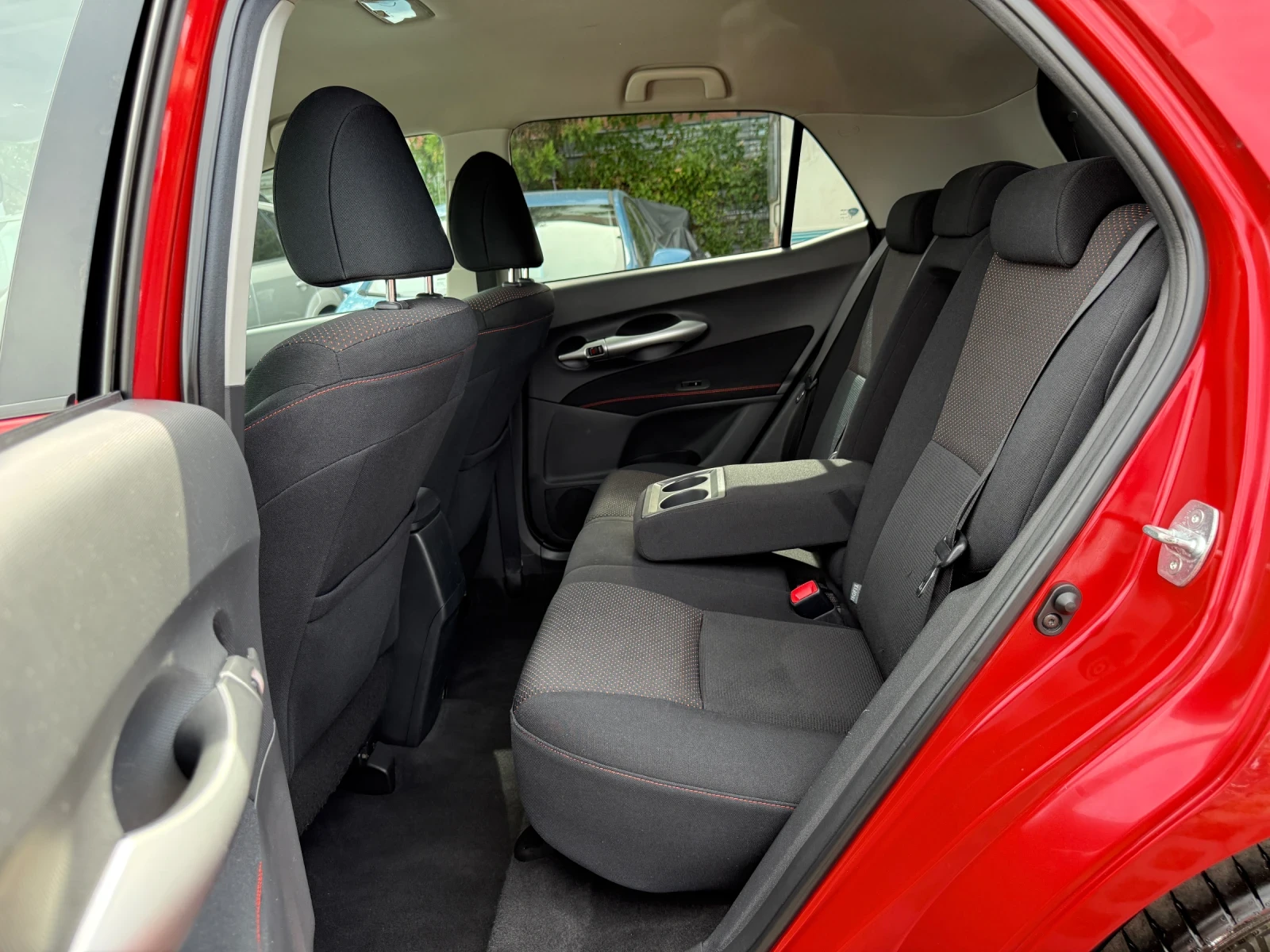 Toyota Auris 1.6i-132К.С/FACELIFT/GT SPORT/6 СКОРОСТИ/ + ПОДАРЪ - изображение 9