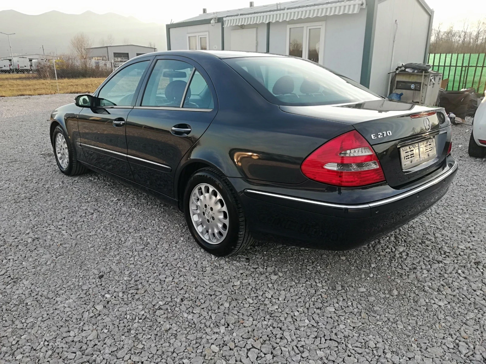 Mercedes-Benz E 270 2.7CDI KLI AVT ITALIA, снимка 4 - Автомобили и джипове - 53793480